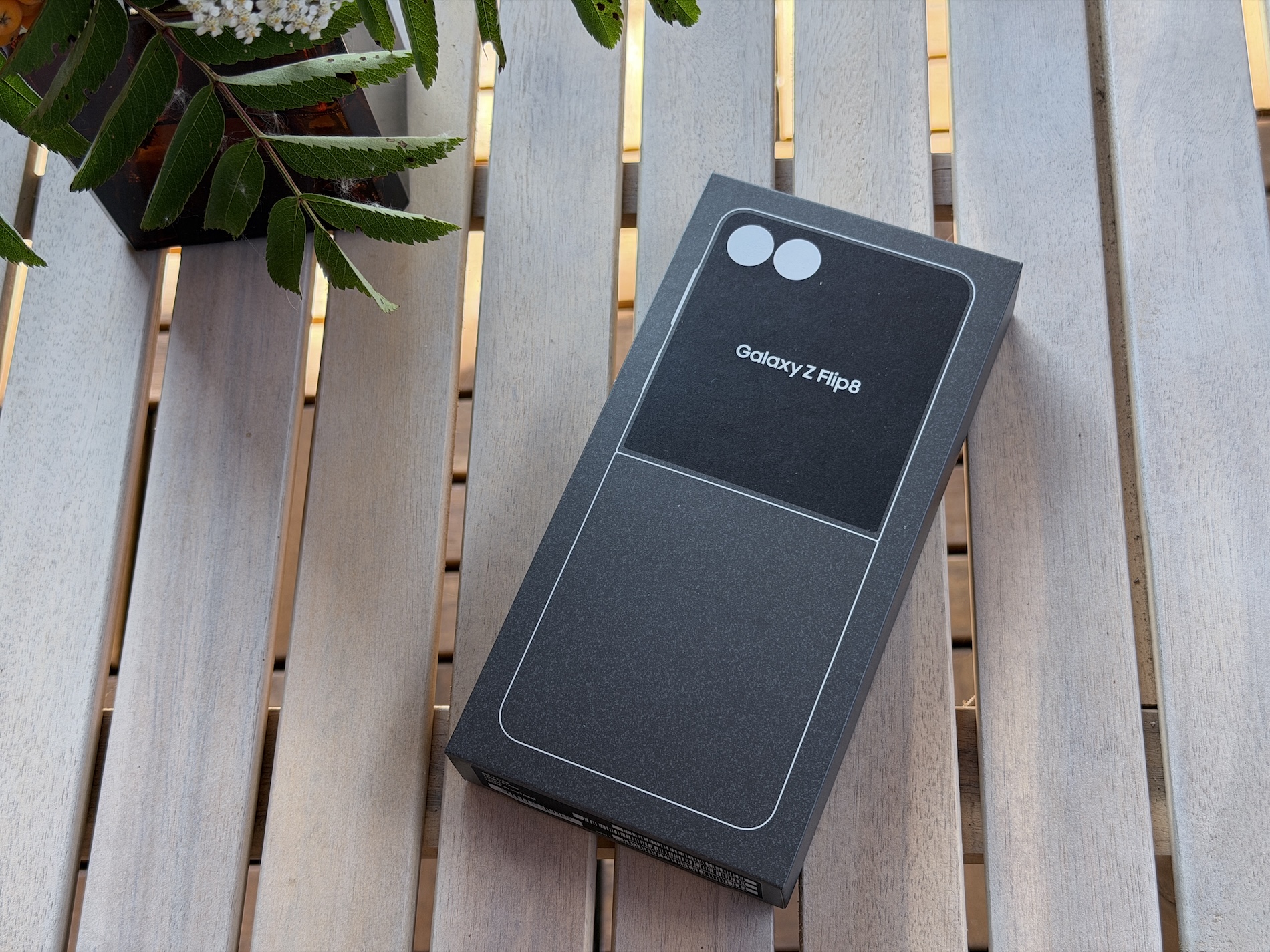 รีวิว Galaxy Z Flip 8 โทรศัพท์พับจอเล็กที่สะดวก แต่ยังไม่สมบูรณ์