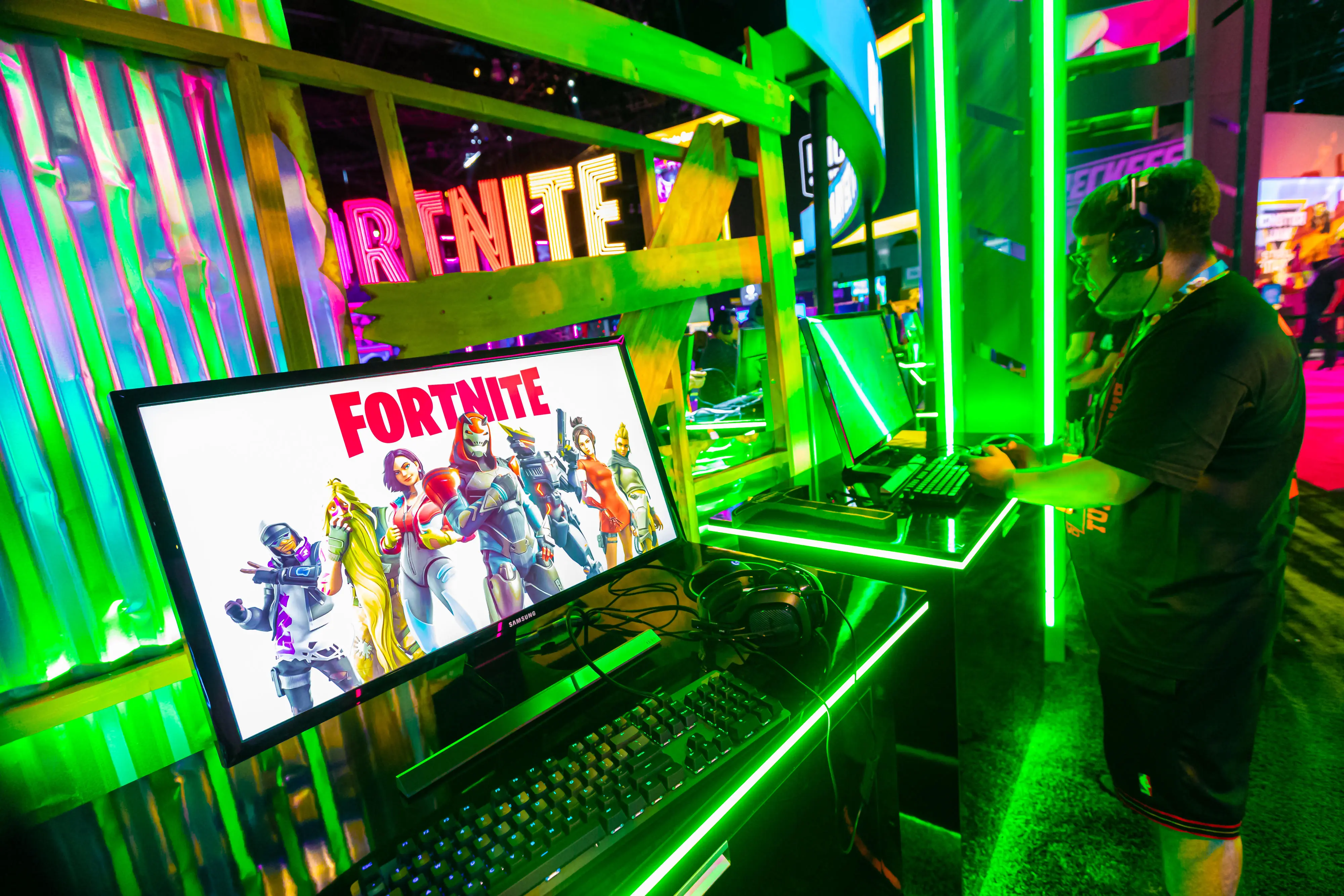 Star Wars Galaxy’s Edge เชื่อมต่อ Fortnite: เมื่อการนั่ง Millennium Falcon กลายเป็นรางวัลในเกม