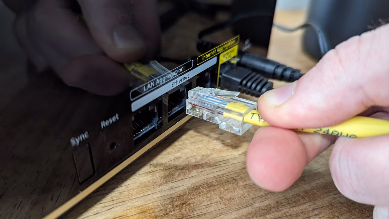 ทำไมสายแลนยังสำคัญ เมื่อ Wi‑Fi 6E เร็วขึ้นทุกปี