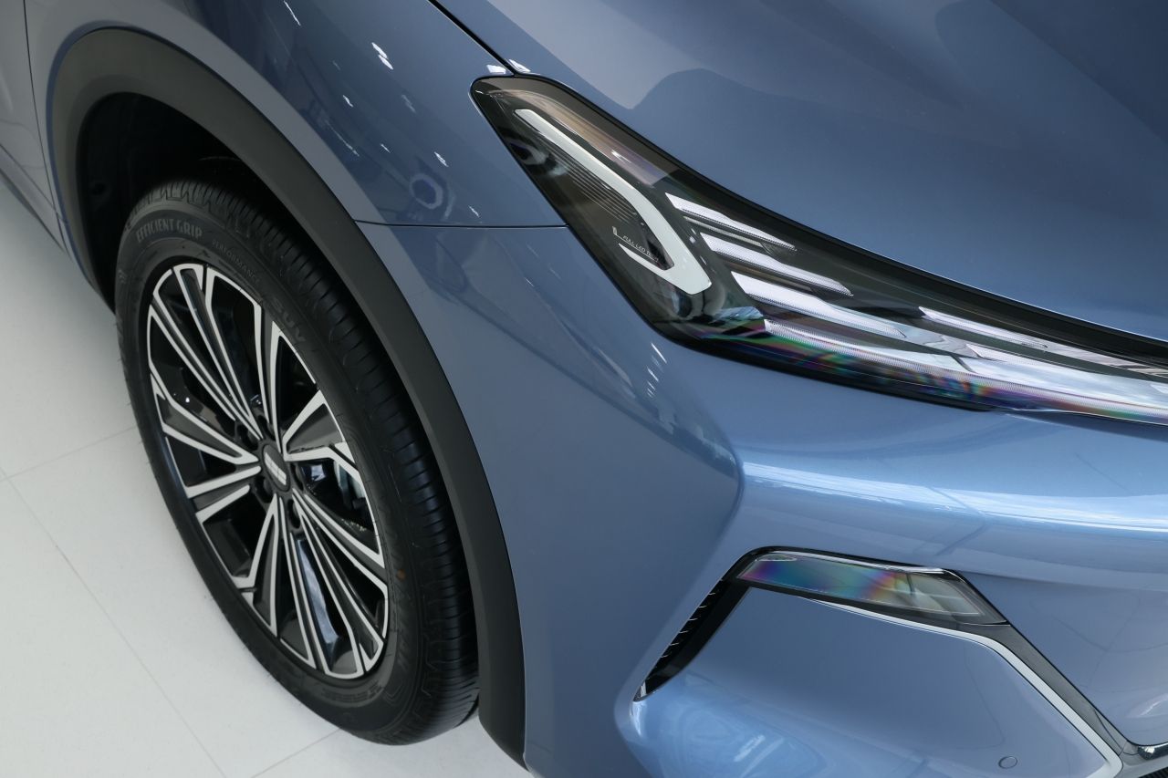 รถยนต์ไฟฟ้า REEV ราคาไม่ถึง 8 แสน พลิกเกมเอสยูวีไฮบริดด้วย Geely Starray EM-R