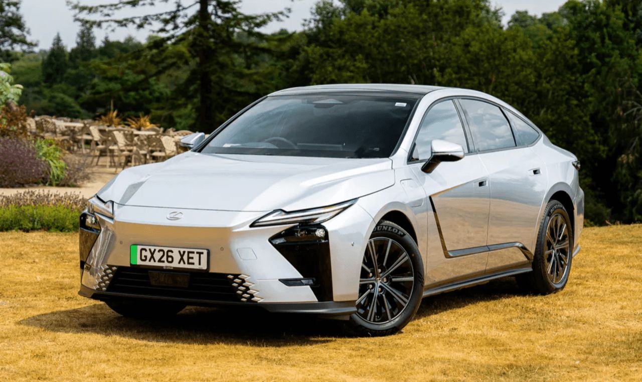Lexus ES ไฟฟ้า vs ไฮบริด ทางเลือกซีดานหรูที่กล้าชนเยอรมัน