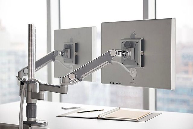 เลือก Monitor Arm สำหรับงานสายครีเอทีฟ: Ergotron LX vs HUANUO FlowLift Pro