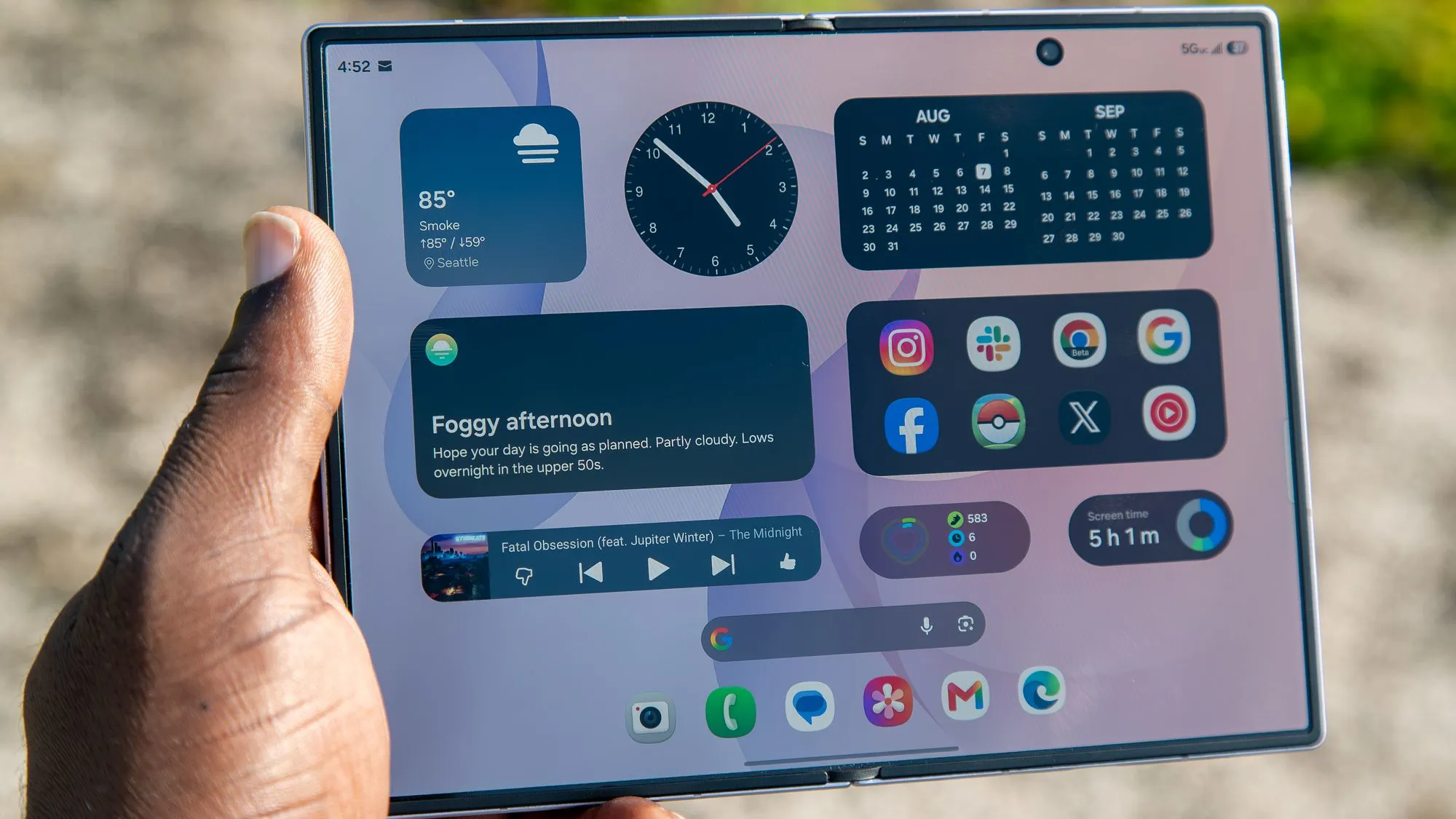 Galaxy Z Fold 8 vs Z Flip 8 เลือกโทรศัพท์พับแบบไหนดีให้ตรงไลฟ์สไตล์