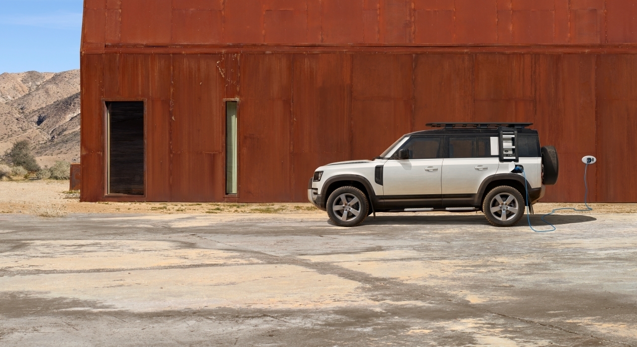 Land Rover Defender PHEV ทางรอดคนอยากลักซูรี่ SUV แบบไม่ต้องไฟฟ้าล้วน