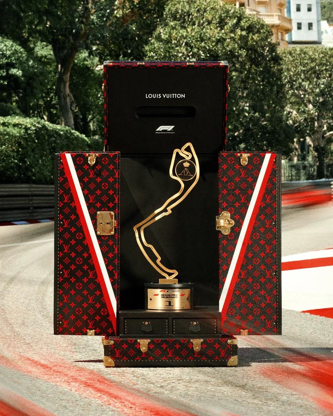 เมื่อแบรนด์หรูไม่หยุดที่รันเวย์: Louis Vuitton และจักรวาลไลฟ์สไตล์ใหม่
