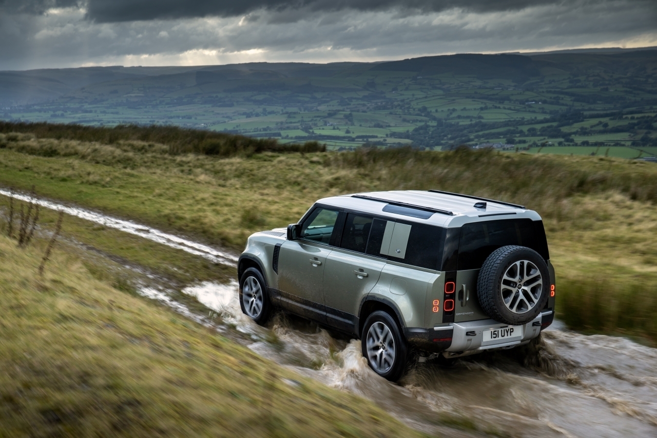 Land Rover Defender PHEV ทางรอดคนอยากลักซูรี่ SUV แบบไม่ต้องไฟฟ้าล้วน
