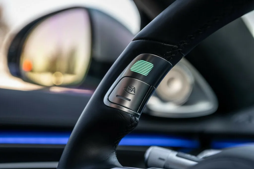 ศึก Robotaxi เดือดใน North America เมื่อ Tesla และ Waymo เร่งปล่อยรถไร้คนขับ