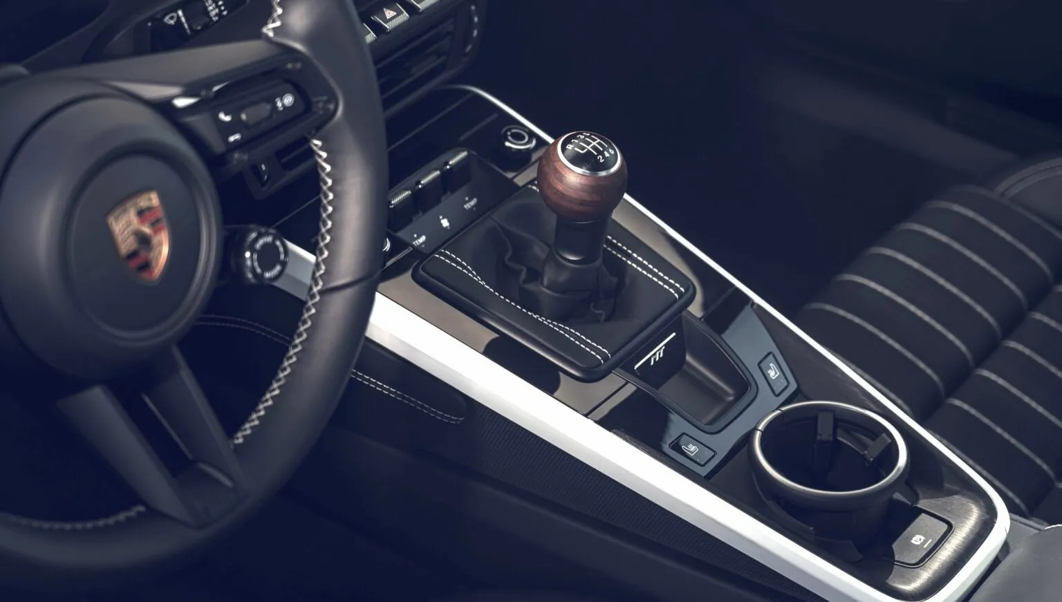 ทำไมการคืนชีพเกียร์ธรรมดาใน Porsche 911 Carrera S ทำให้คนขับเฮกันทั้งวงการ