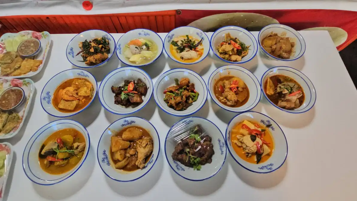 ร้านเล็กริมถนนตรึงราคาเบาๆ ท่ามกลางเงินเฟ้อ