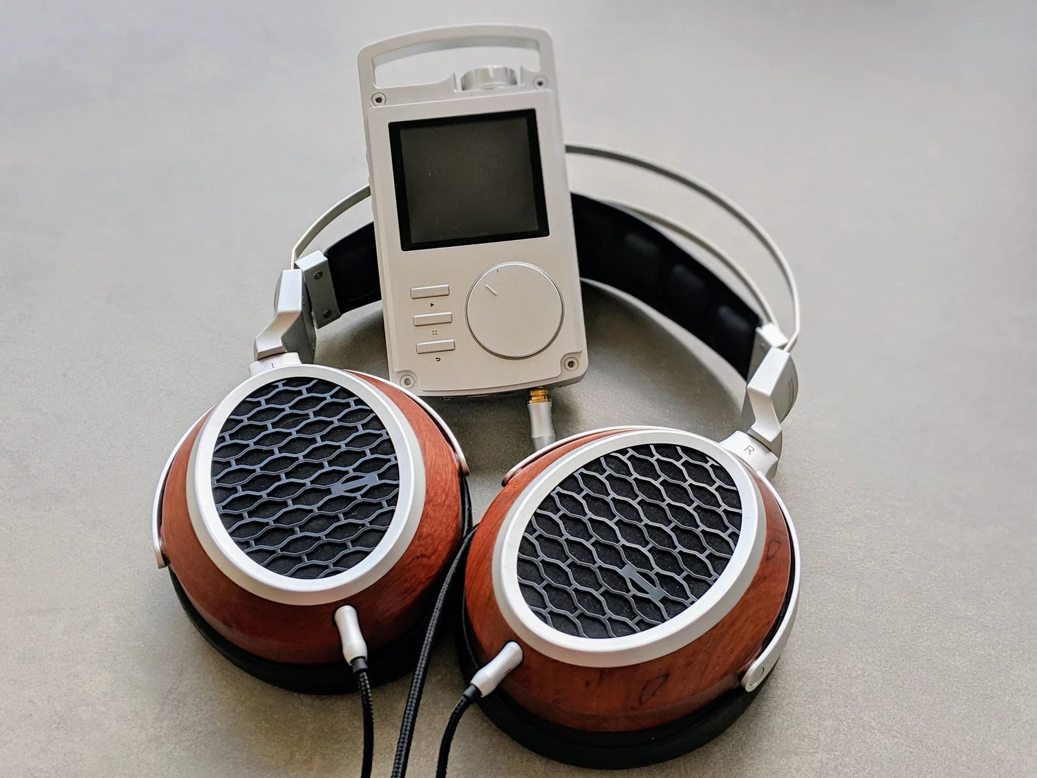 หูฟังแอมพลิฟายเออร์สำหรับเพลงคลาสสิก: เลือกแบบเปิดหรือปิดดี