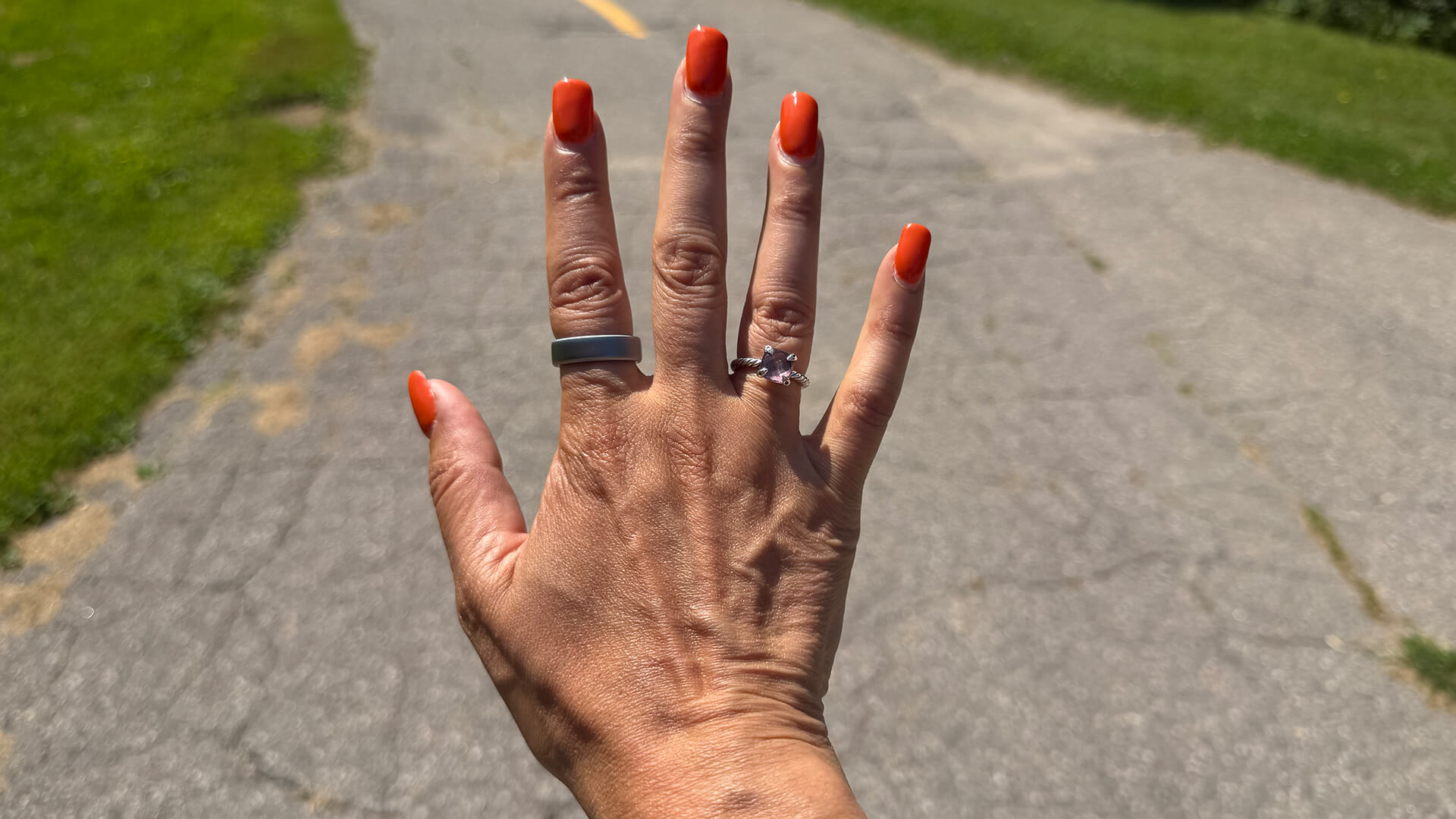 Oura Ring 5 vs Ultrahuman Ring Pro วงแหวนอัจฉริยะเปรียบเทียบเพื่อคนรักสุขภาพ