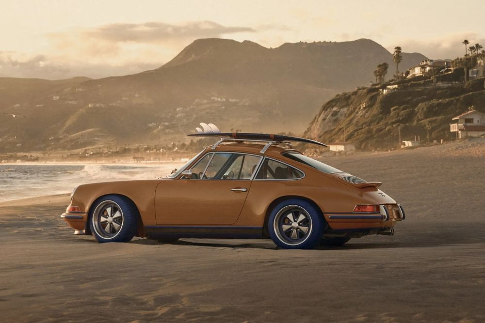 เมื่อ Louis Vuitton Porsche 911 กลายเป็นผืนผ้าใบให้โลกแฟชั่นและซูเปอร์คาร์พบกัน