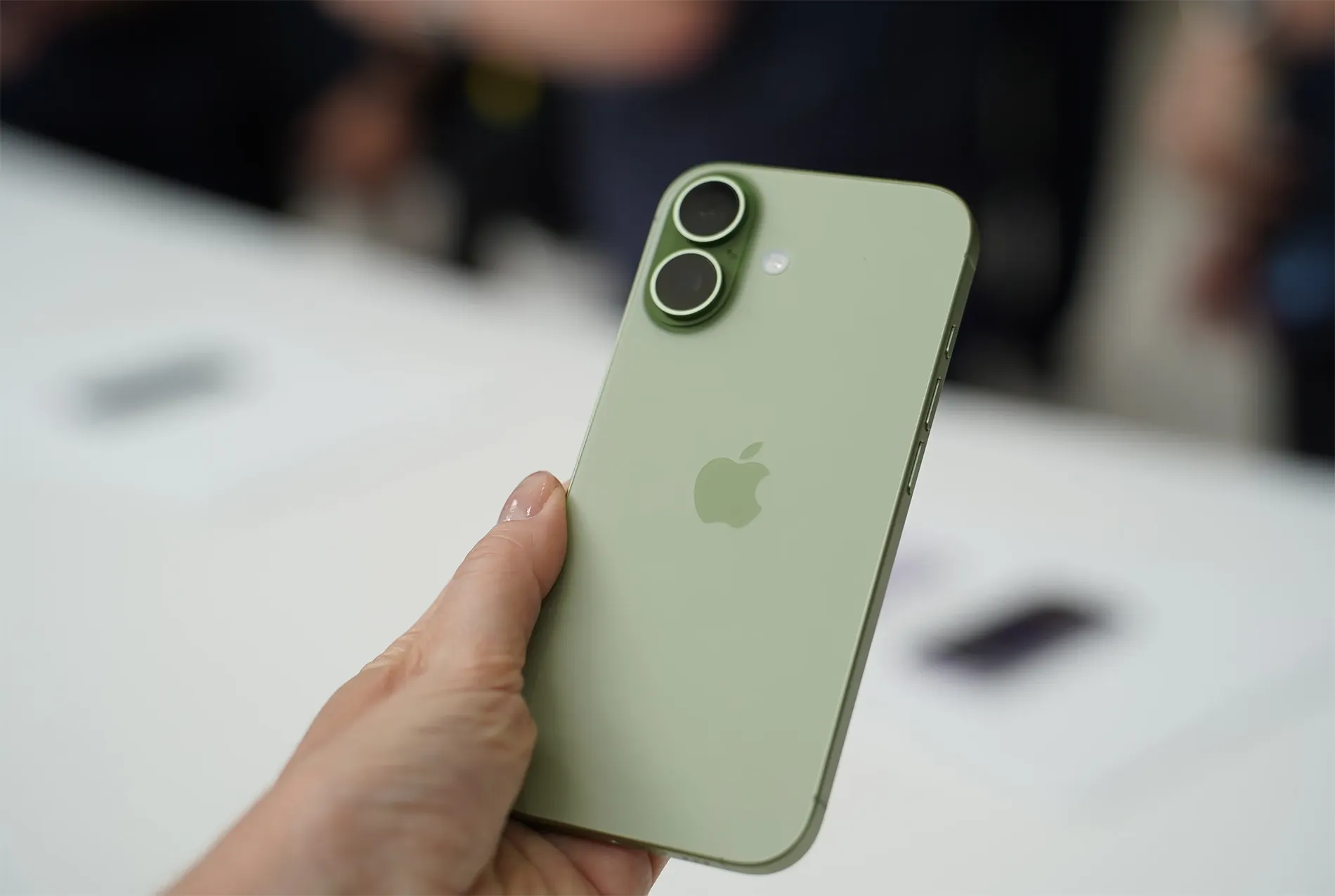 iPhone 17 vs iPhone 18 ซื้อรุ่นไหนคุ้มกว่าก่อนราคาขึ้น