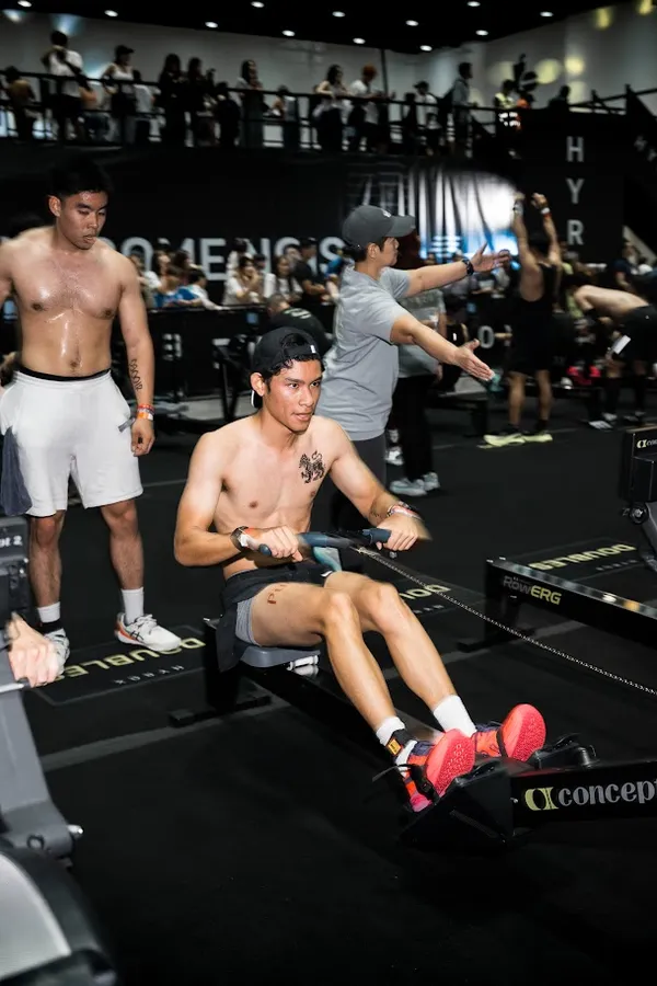 จากสนามแข่งรถสู่วงการฟิตเนสเรซซิ่ง: เมื่อคนดังหันมาพิชิต HYROX Bangkok