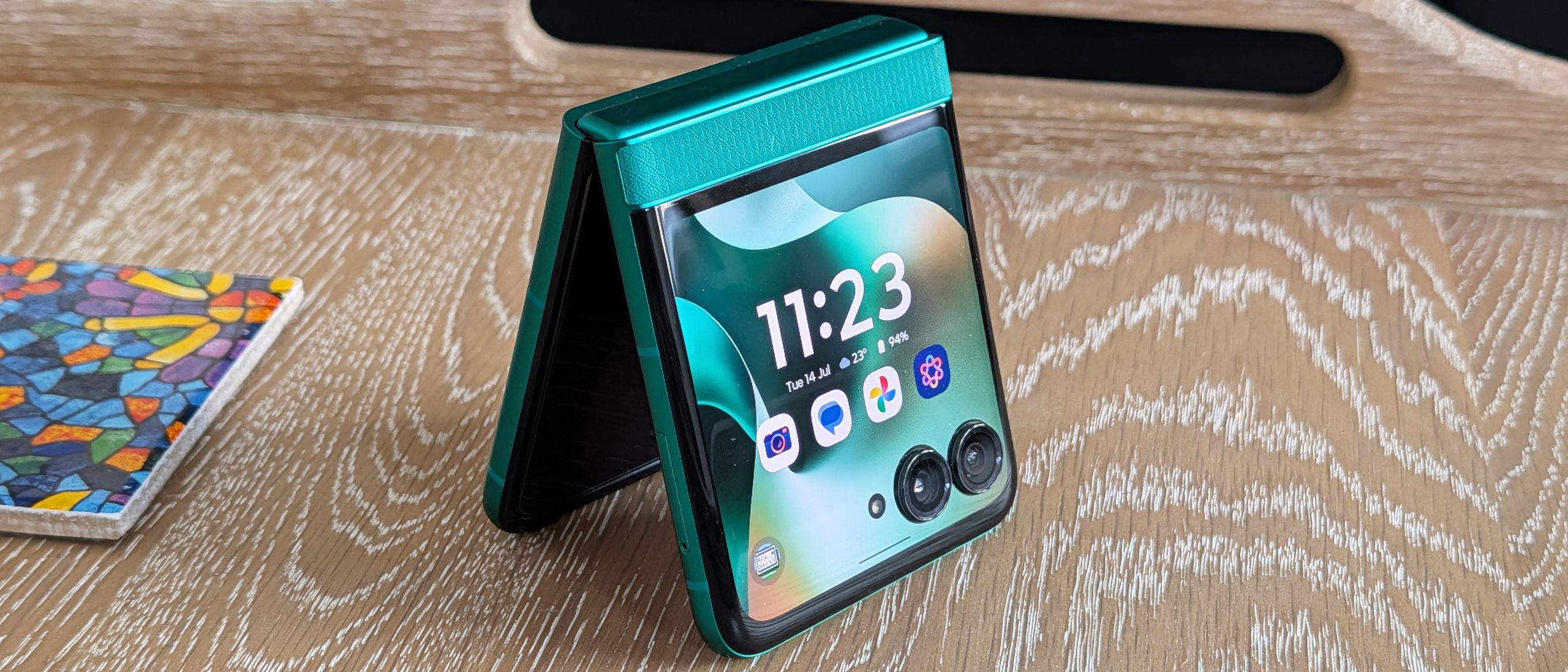 เลือกโทรศัพท์พับได้ Galaxy Z Flip 8 หรือ Z Fold 8 แบบไม่ลังเล