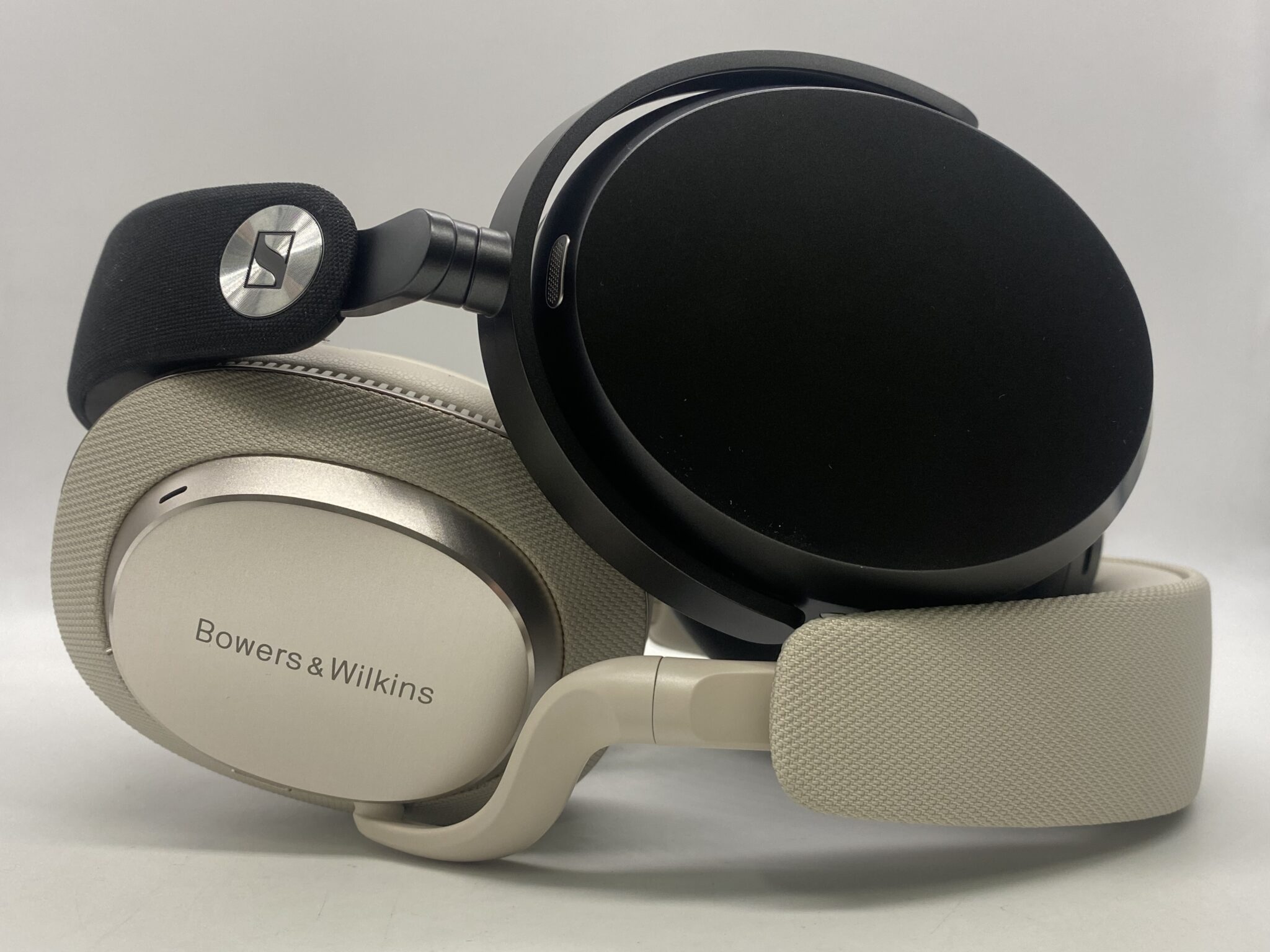 เปรียบเทียบหูฟังไร้สายพรีเมียม Sennheiser Momentum 5 vs Bowers & Wilkins PX7 S3