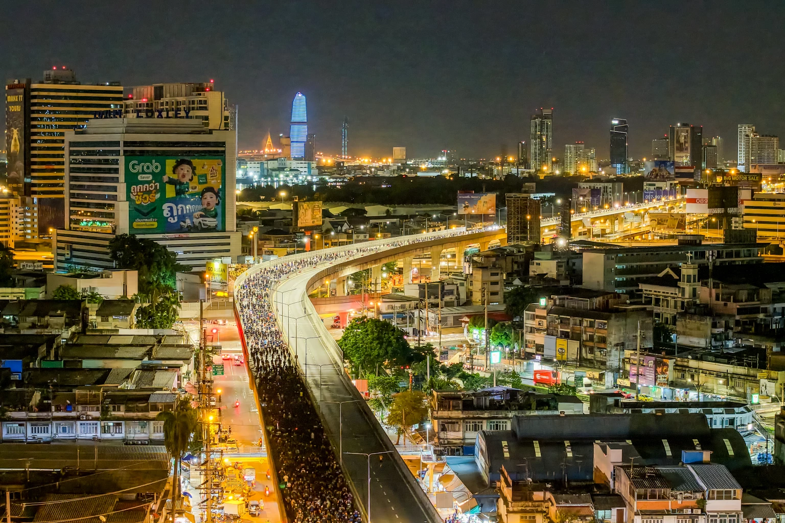 8,000 นักวิ่งร่วมฮาล์ฟมาราธอนกรุงเทพ: วิ่งเพื่อแม่ รักษ์โลกไปด้วยกัน