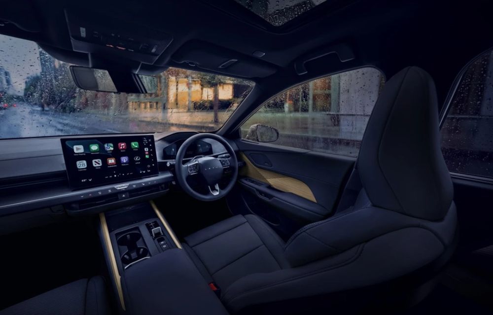 Lexus ES 350e vs 350h ศึกซีดานหรูไฟฟ้ากับไฮบริด เลือกเครื่องยนต์ไหนคุ้มกว่า