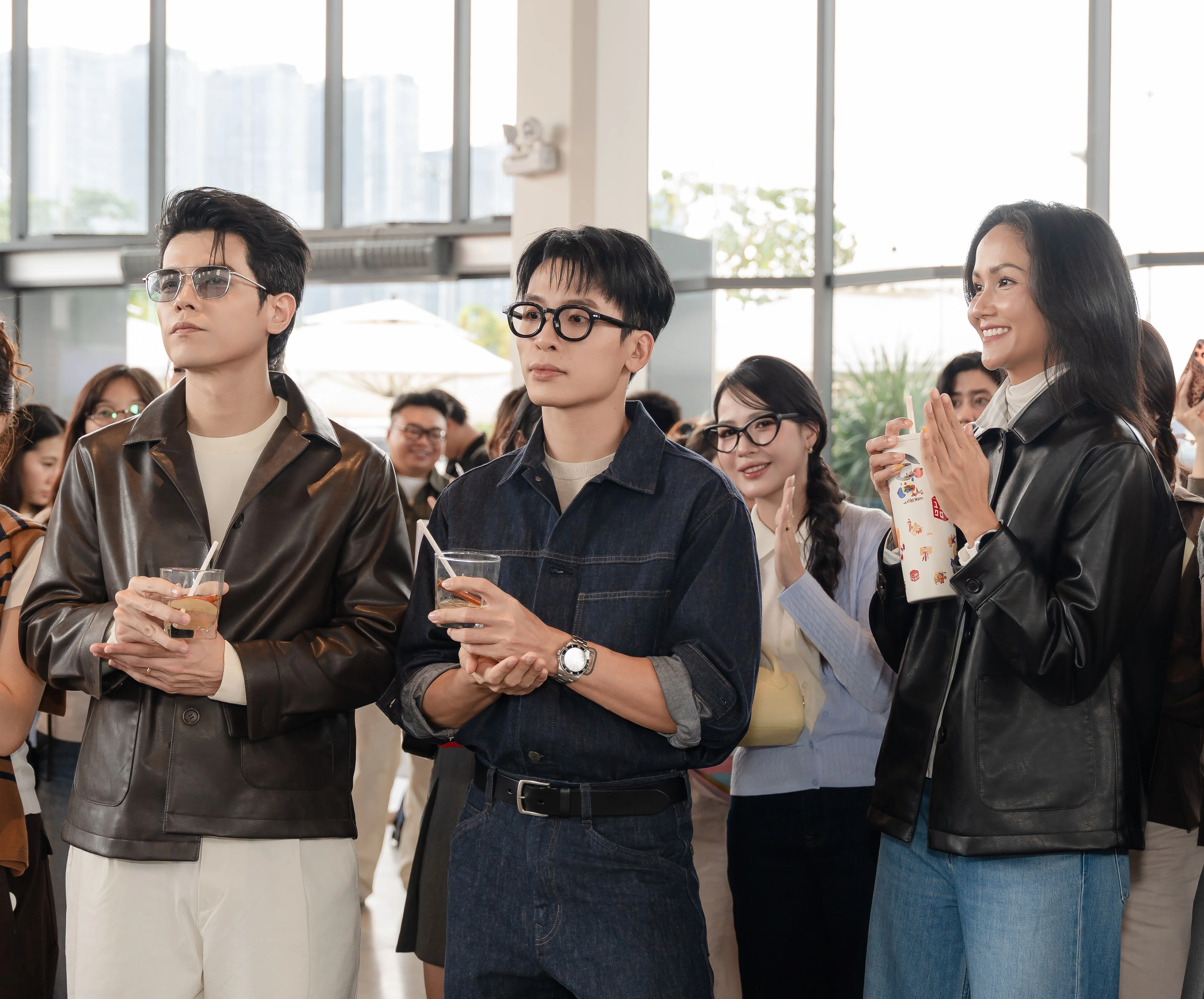 LifeWear ฤดูใบไม้ร่วง: เสื้อผ้าพื้นฐานเมืองที่ออกแบบมาเพื่อชีวิตเร่งด่วน