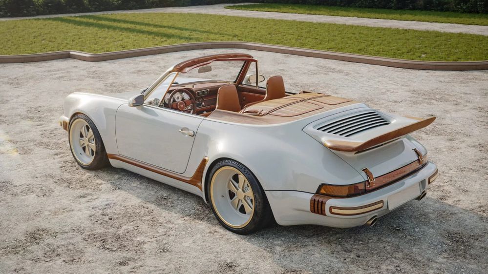 เมื่อ Haute Couture ขับเคลื่อนด้วยสมรรถนะสูง: Louis Vuitton x Singer Porsche 911