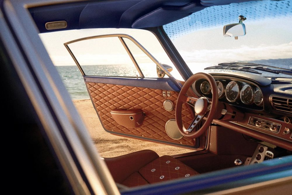เมื่อ Louis Vuitton Porsche 911 กลายเป็นผืนผ้าใบให้โลกแฟชั่นและซูเปอร์คาร์พบกัน