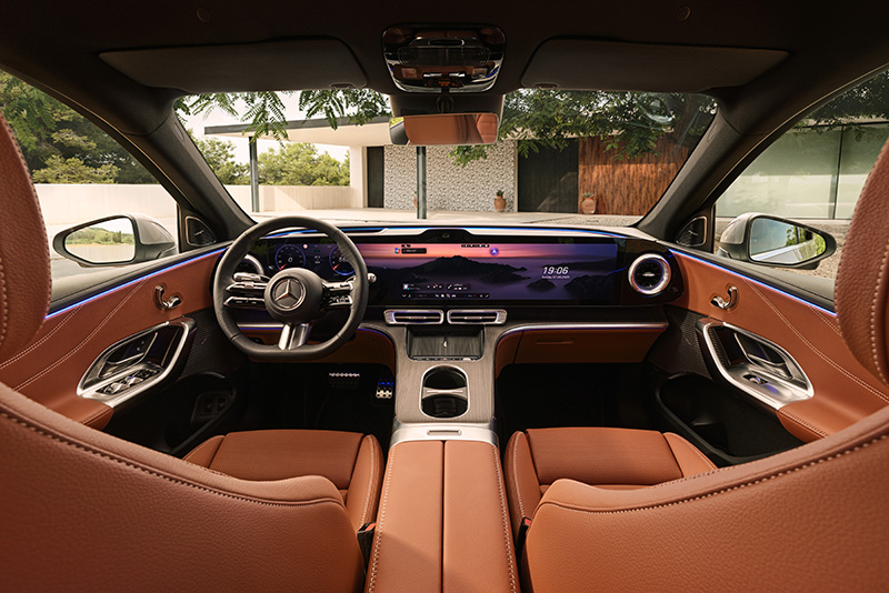 เปรียบเทียบ SUV ไฟฟ้าพรีเมียม Mercedes-Benz GLC และ LUXEED RX ดีไซน์หรูสเปคแรง