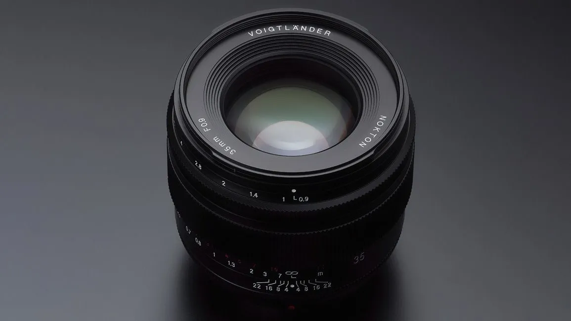 เปรียบเทียบเลนส์ 28mm 30mm 35mm f/0.9 สำหรับงานสตรีต ข่าว และพอร์ตเทรต