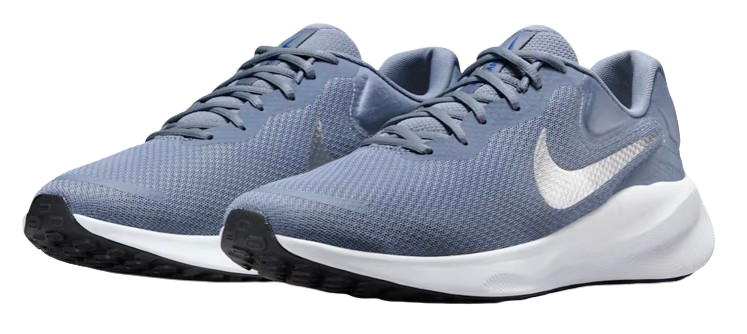 Nike Revolution 8 และ 7 ลดหนักสุด รุ่นเริ่มต้นคุ้มค่าสำหรับสายวิ่งถนน