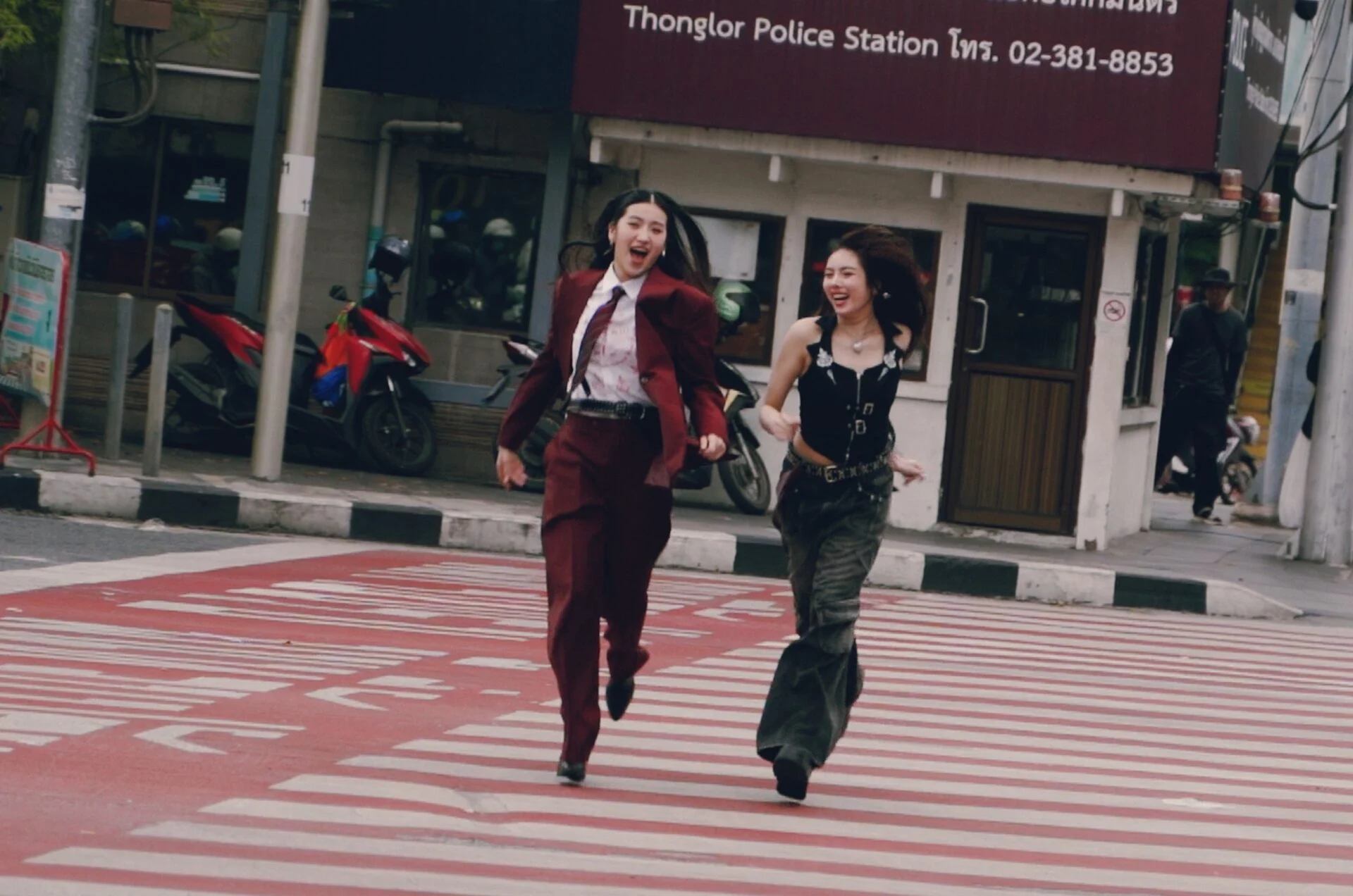 นุ่น-แพรวา มานี่มา ป๊อปแดนซ์สายมูที่ปลดล็อกความเป็น T-POP ดูโอ้