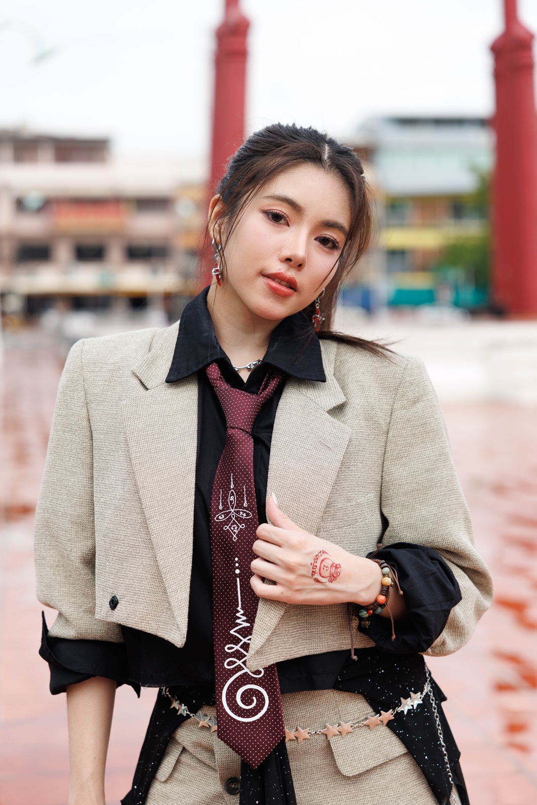 นุ่น-แพรวา ปลดล็อกซิงเกิลดูโอ T-POP พลังสายมู “มานี่มา”