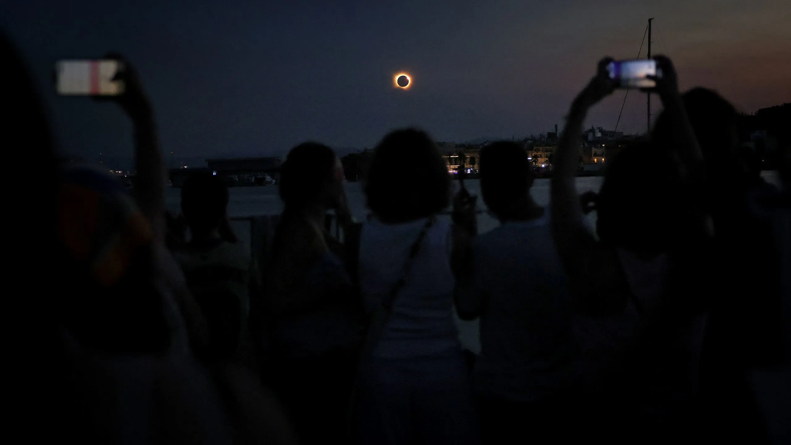 เมื่อกล้อง AI หลอนดวงจันทร์: บทเรียนจากบั๊ก Supermoon ของ Xiaomi