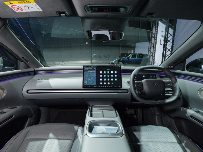 XPENG L03 ยานยนต์ AI SUV Coupe พวงมาลัยขวาคันแรกของโลก