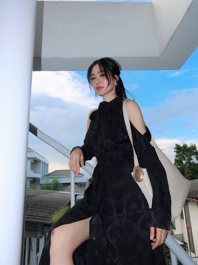 ลุคออร่าพุ่งของหลิงหลิง ผู้หญิงที่สวยที่สุดในโลกกับแฟชั่นหรูหราราคาเข้าถึงได้