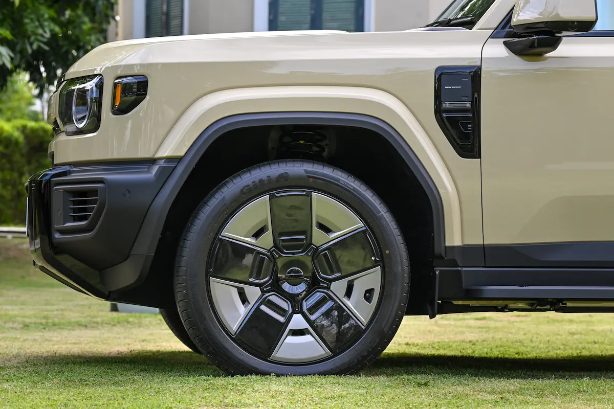 iCAR V27 REEV SUV ทรงกล่องแรง 455 แรงม้า วิ่งไกล 1,000 กม.
