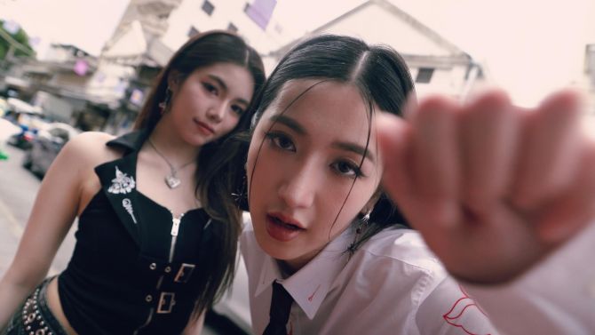 มานี่มา ซิงเกิลดูโอ้สายมูของนุ่น-แพรวาที่เขย่าวงการ T-POP