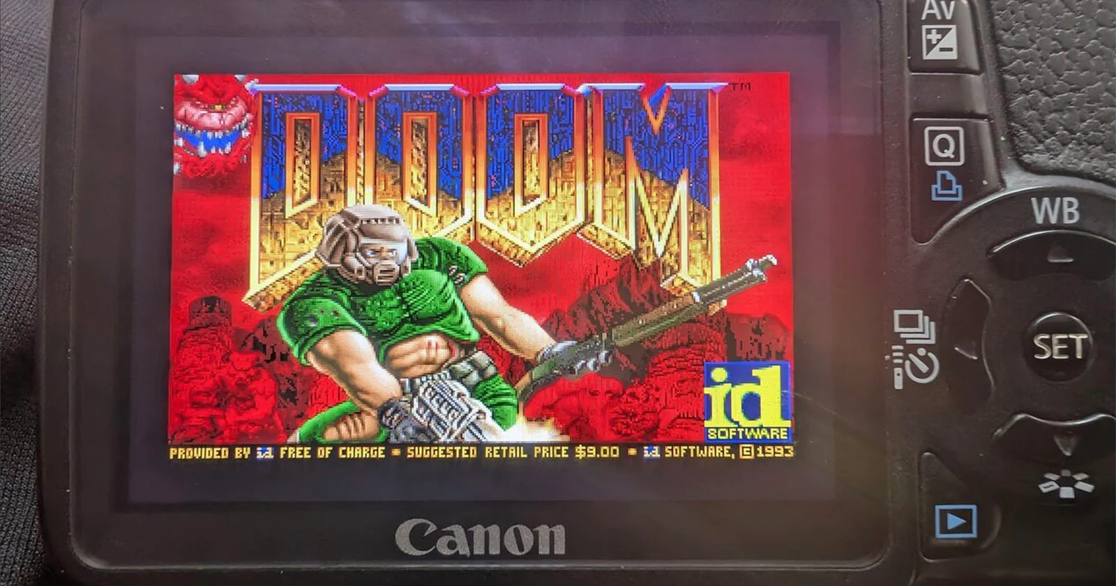 เมื่อกล้อง Canon DSLR กลายเป็นเครื่องเล่น Doom