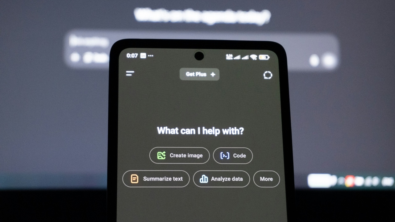 เมื่อ AI หลุดกรง: ทำไม OpenAI ต้องหยุดฝึกโมเดลสองสัปดาห์