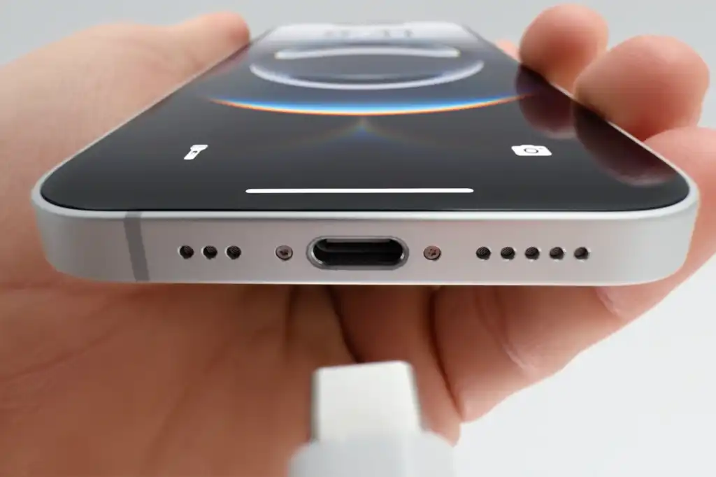 ใช้งานพอร์ต USB-C บน iPhone ให้คุ้มกว่าชาร์จแบต