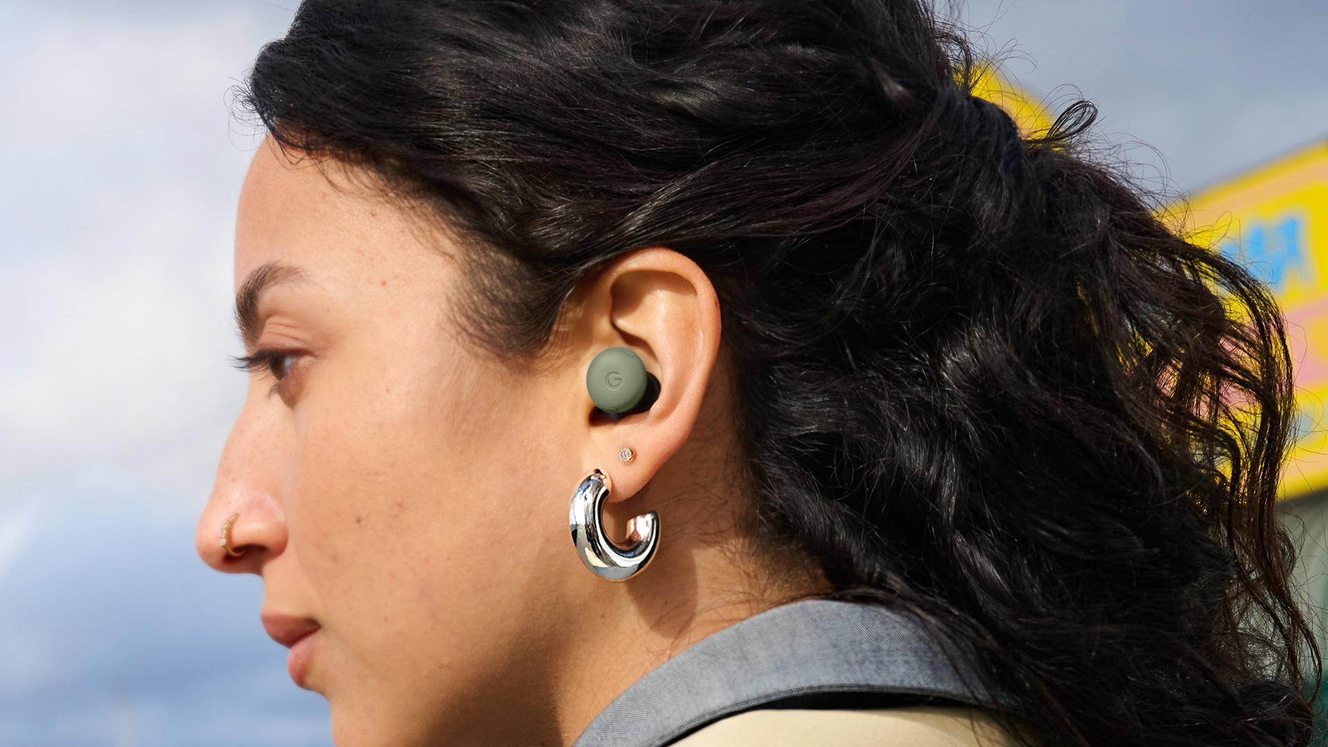 เปรียบเทียบดีลหูฟังพรีเมียม Beats, Pixel Buds Pro 2 และ Shokz Open-ear