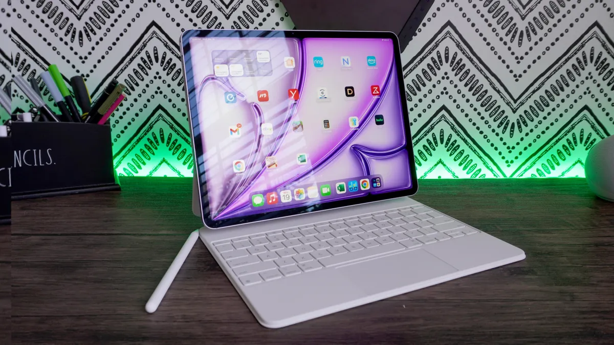 อุปกรณ์เสริม iPad ที่มืออาชีพใช้จริง: สไตลัส เคสคีย์บอร์ด และแอปแต่งรูป