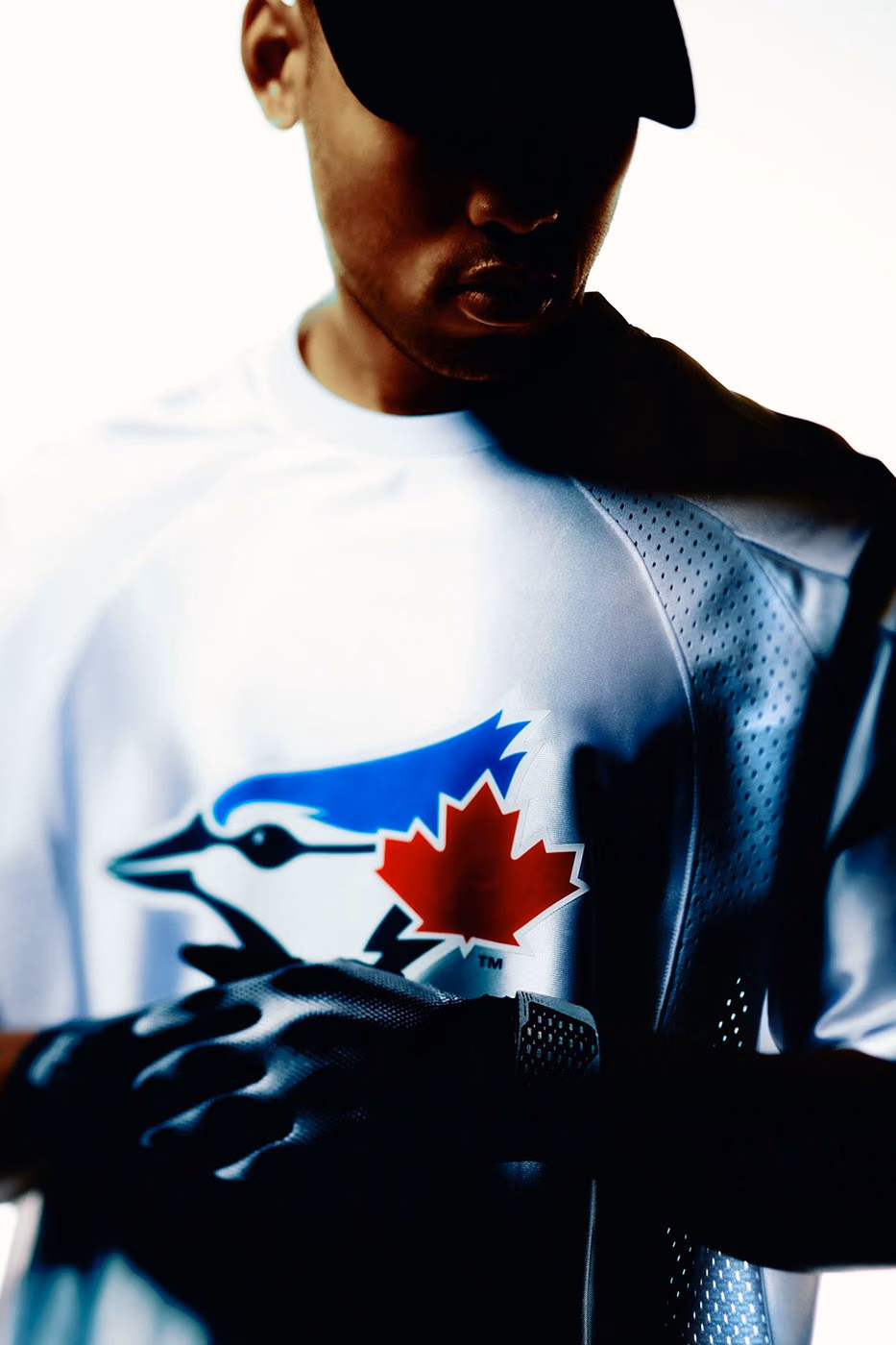 เมื่อ OVO ของ Drake รุกสนาม MLB: แคปซูลคอลเลกชันที่เปลี่ยนเกมร่วมมือแบรนด์กีฬา