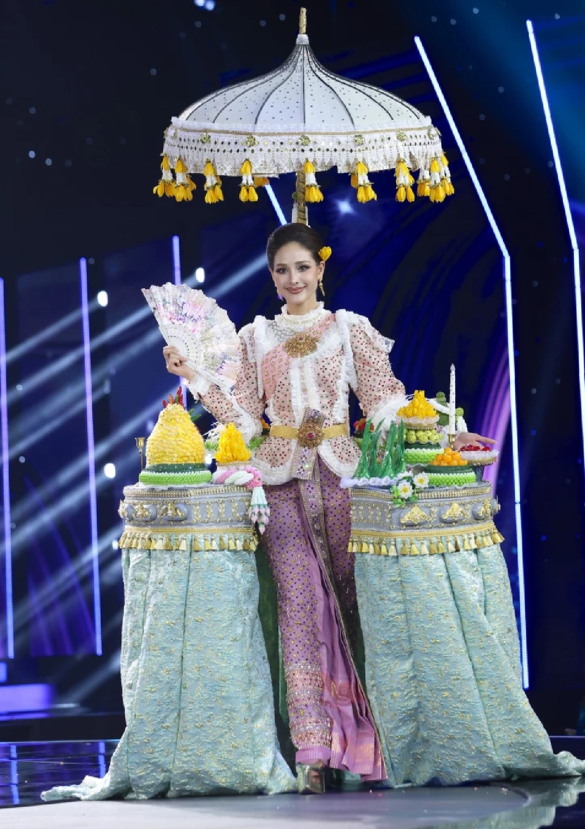 เมื่อชุดประจำชาติกลายเป็นสำรับอาหารบนเวทีจักรวาล