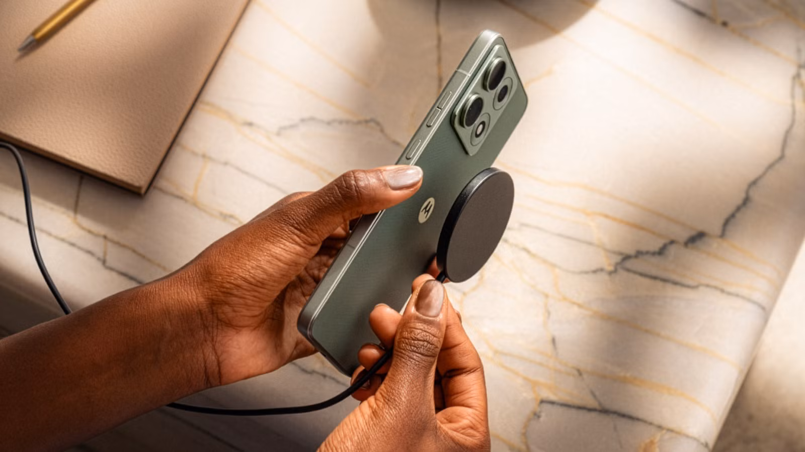 Motorola ดัน Qi2 magnetic charging ปิดช่องว่าง Android–iPhone