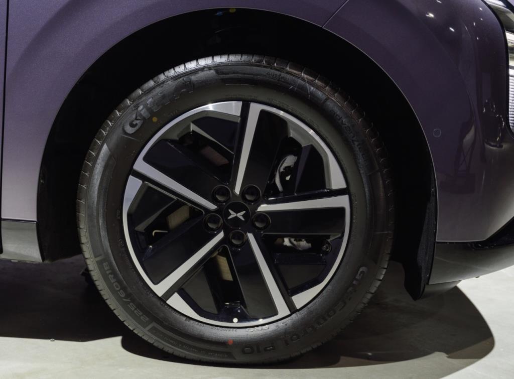 XPENG L03 AI SUV Coupe ไฟฟ้า ชาร์จ 20 นาที วิ่ง 600 กม.