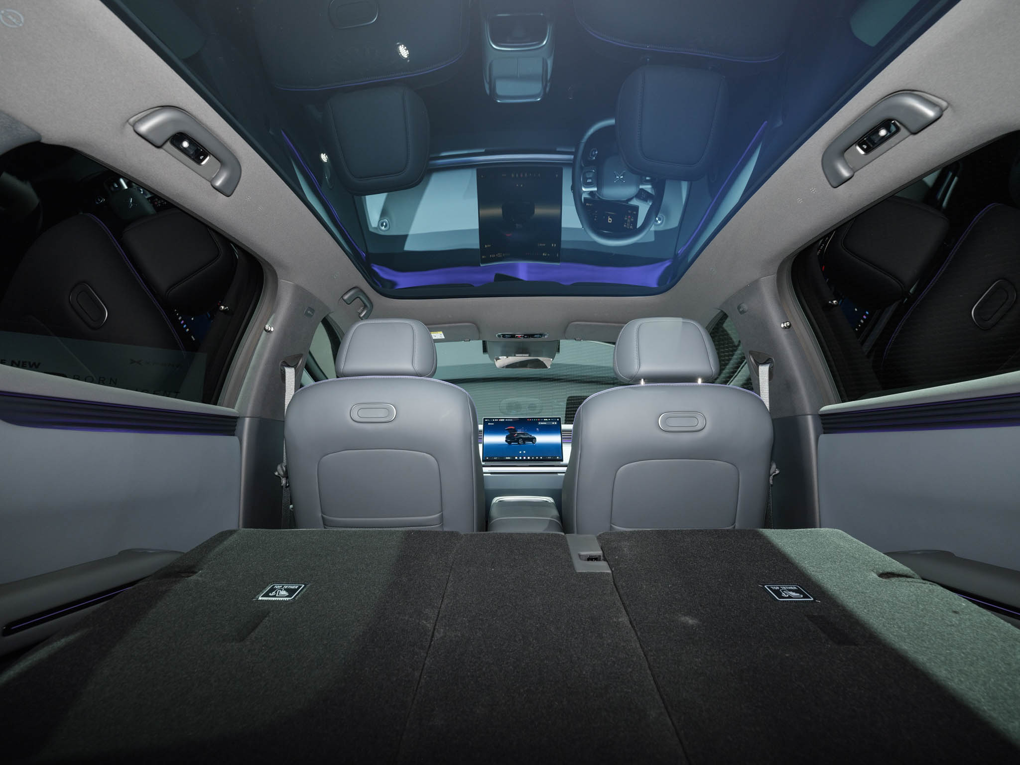 เอ็กซ์เผิง L03 AI SUV คูเป้พวงมาลัยขวารุ่นแรก Born Intelligent