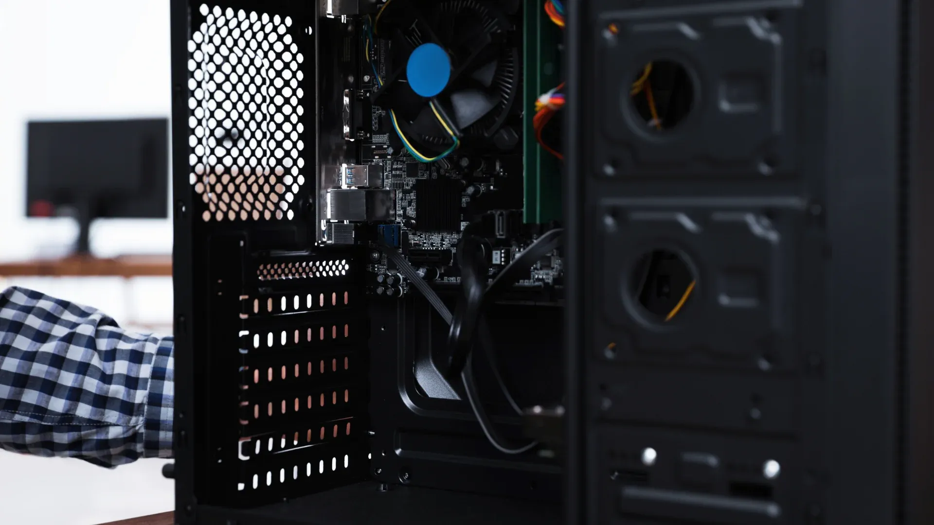 หลุมพราง Prebuilt PC: ดูยังไงว่าโดนล็อกด้วยอะไหล่เฉพาะ