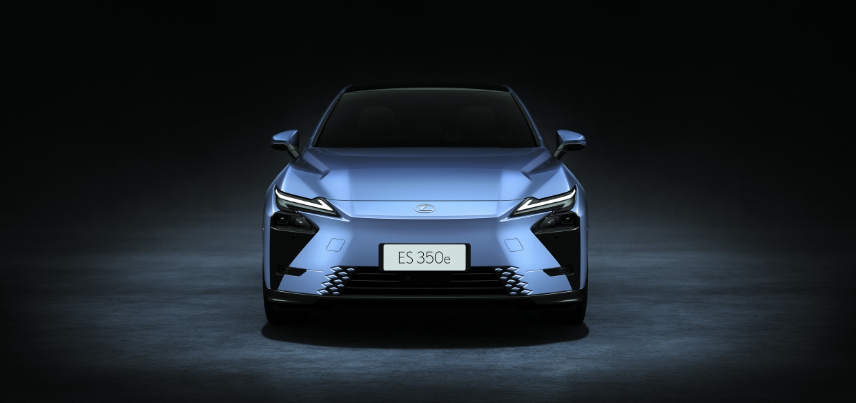 Lexus ES 350e vs 350h ศึกซีดานหรูไฟฟ้ากับไฮบริด เลือกเครื่องยนต์ไหนคุ้มกว่า
