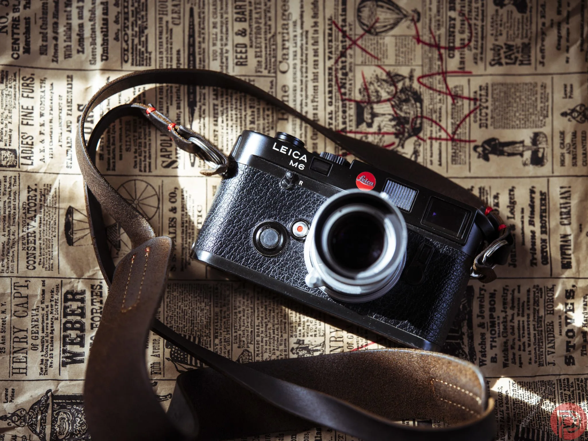 ทำไมกล้อง Rangefinder Leica M ที่แทบไม่เปลี่ยนดีไซน์ถึงชนะใจช่างภาพยุคดิจิทัล