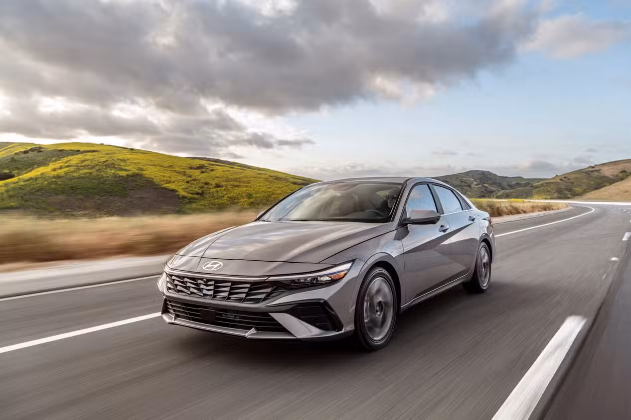 Hybrid SUV หรือซีดานพรีเมียม แบบไหนคุ้มค่ากว่าสำหรับสายประหยัด