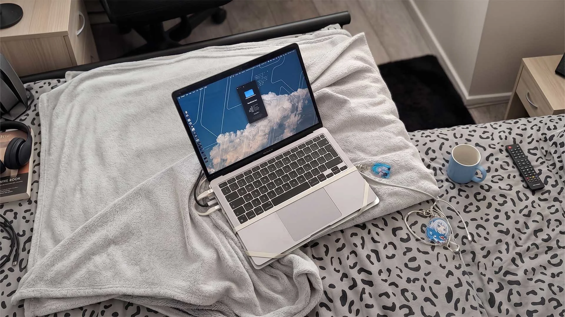 มัดหนังยางช่วยประหยัดค่าซ่อม MacBook Pro เมื่อจอพังต้องคิดนอกกรอบ